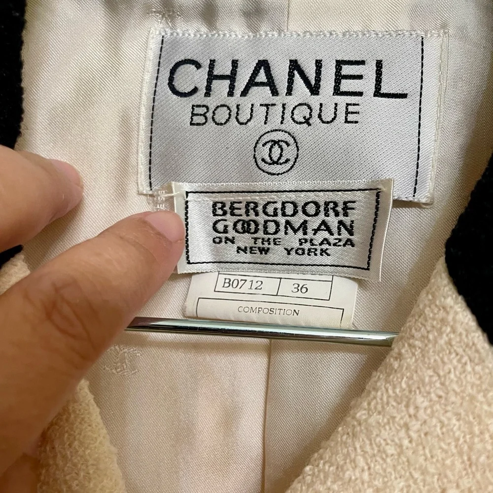 Vintage CHANEL Ivory & Black Bouclé Tweed Skirt Suit - Picture 7 of 13